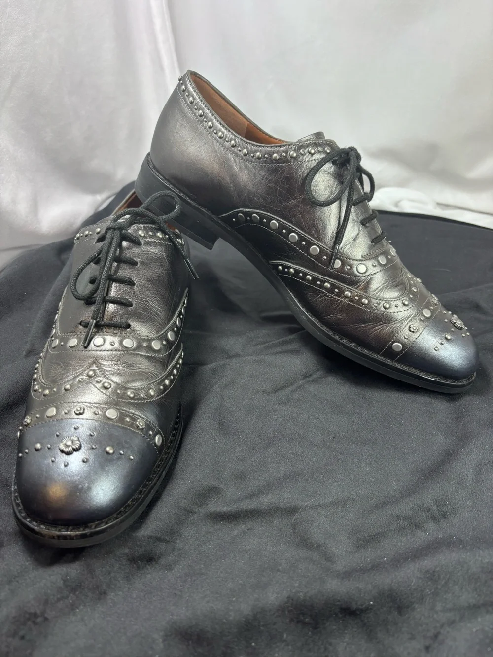 COACH Tegan Oxford Gunmetal Leather Tea Rose Silver Stud Lace Up Shoes M Sz 7.5
